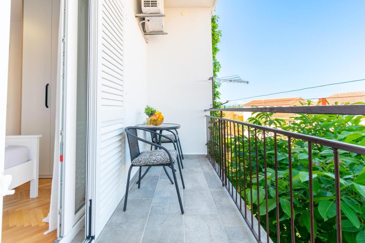 מאקרסקה Apartmani Zora מראה חיצוני תמונה
