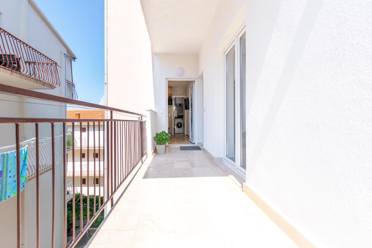 מאקרסקה Apartmani Zora מראה חיצוני תמונה