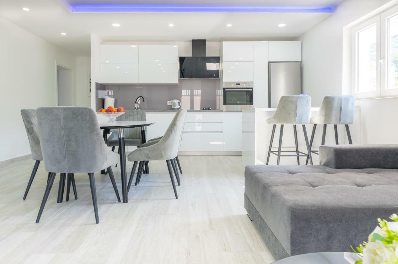 מאקרסקה Apartmani Zora מראה חיצוני תמונה