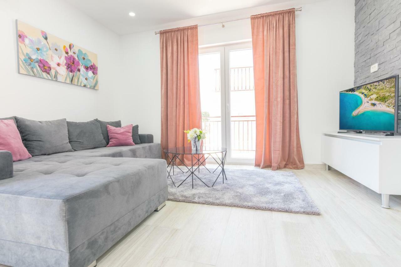מאקרסקה Apartmani Zora מראה חיצוני תמונה